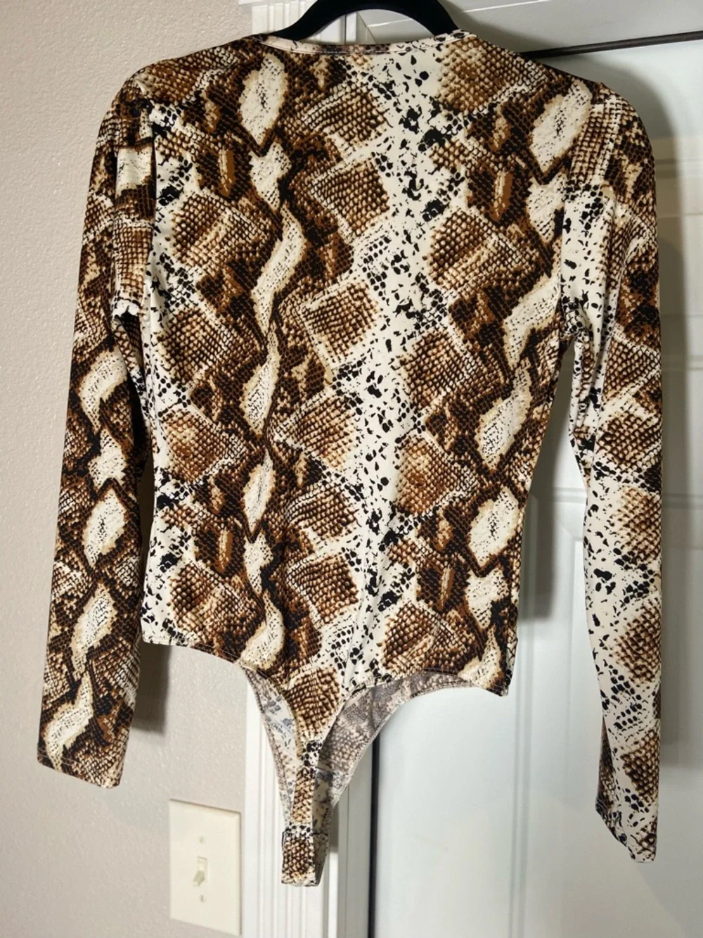 Chocolate U.S.A~Bold~Plunging~V-Neck~ Snakeskin Print~Wrap Style~Bodysuit~Size L